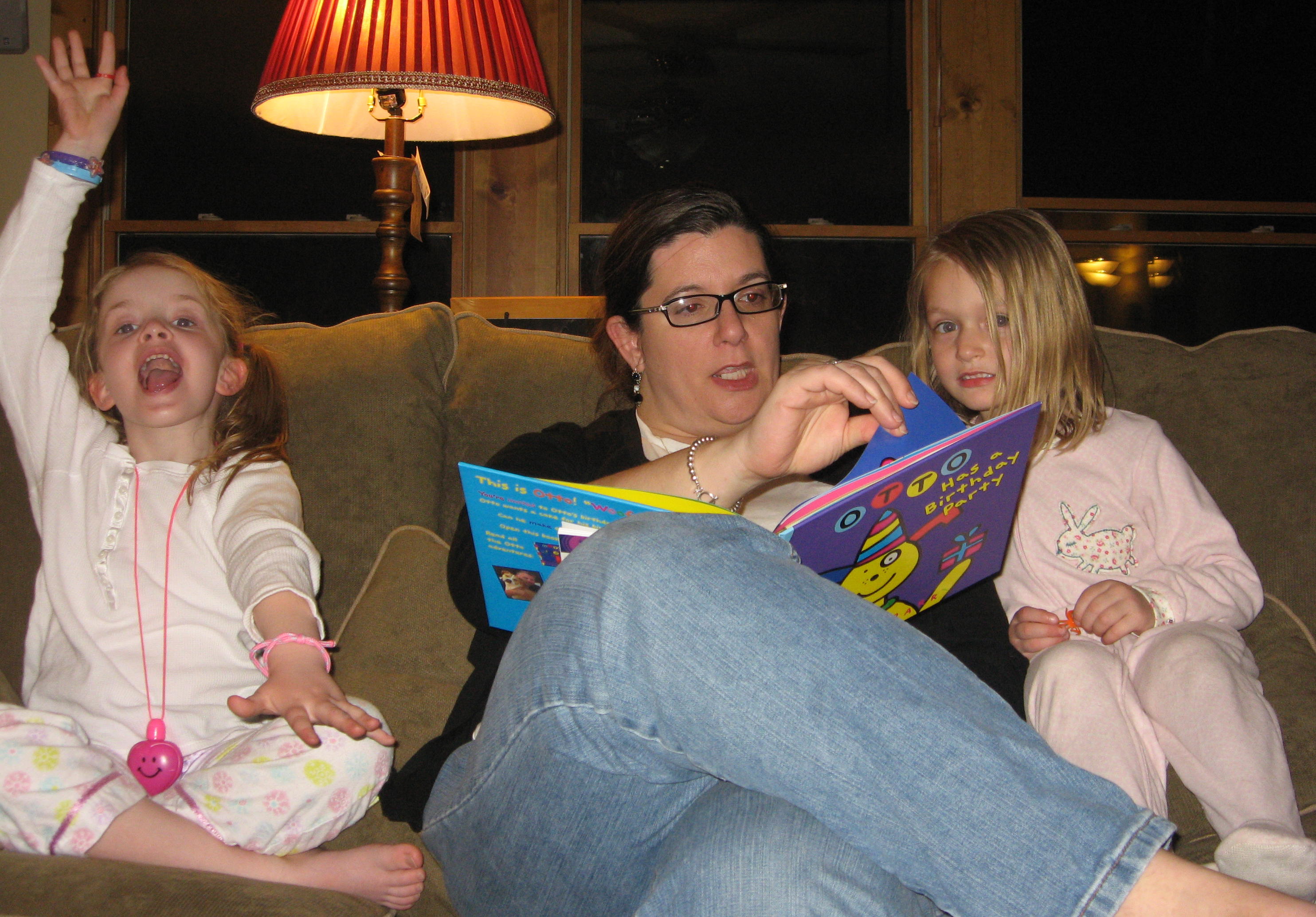 2009_03_06 Mom reading to the girls.jpg